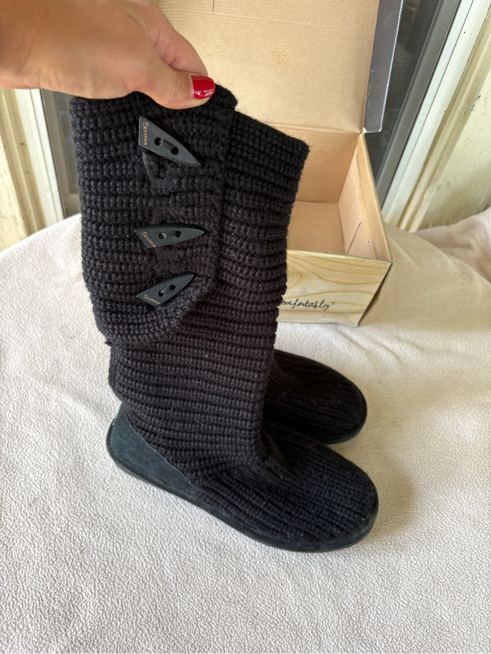 Bear paw black size 9